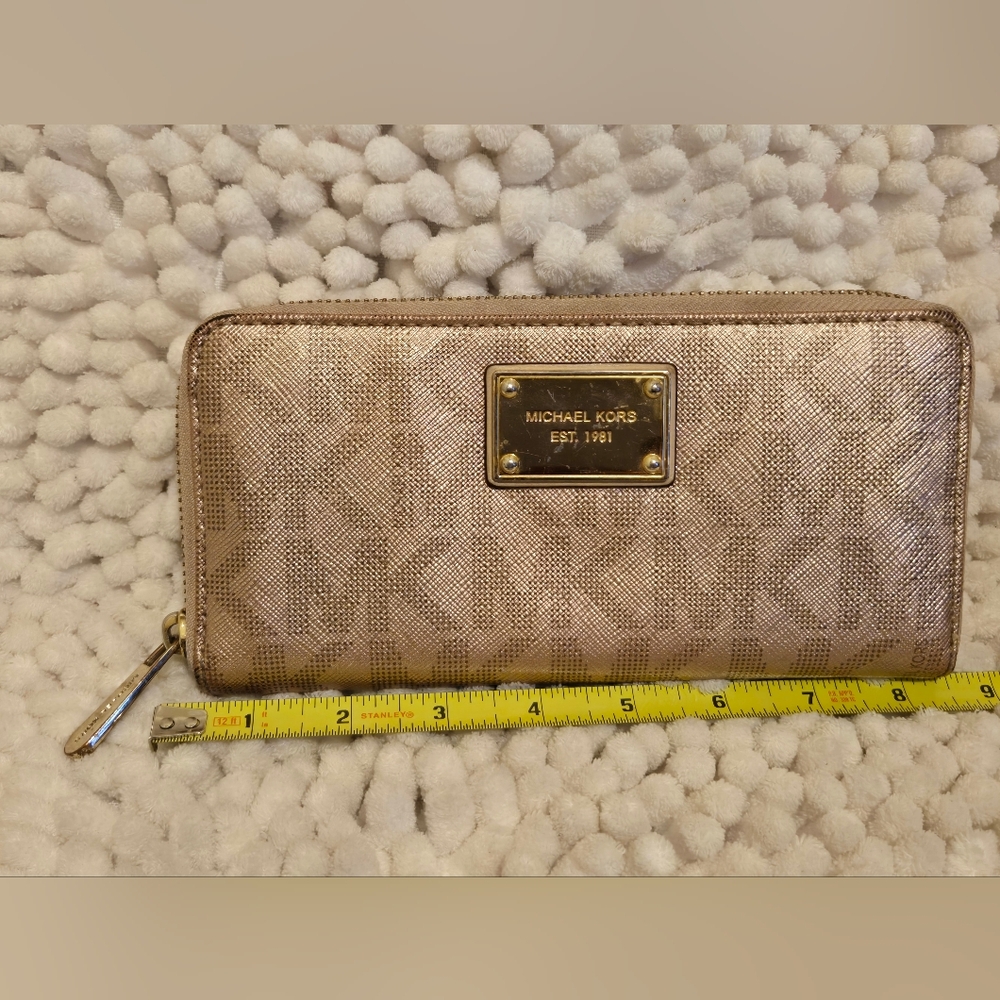 Michael kors rose gold and gold wallet - Picture 1 of 13